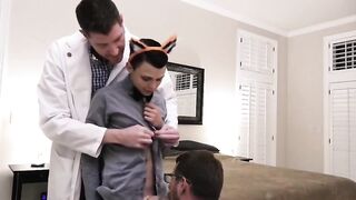 xxn gay - سكس رجال - رجال ينيكون لوط صغير من ورا